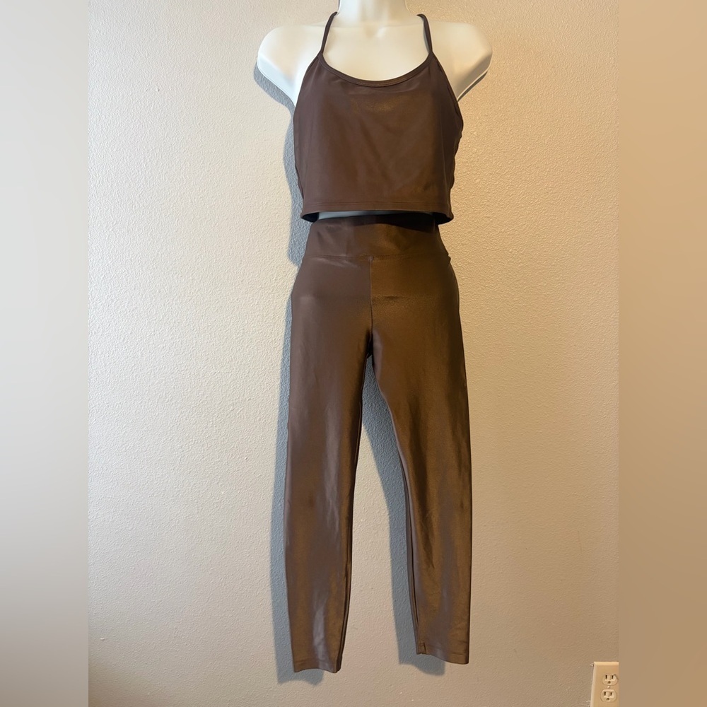 Koral  workout set 
Leggings and top